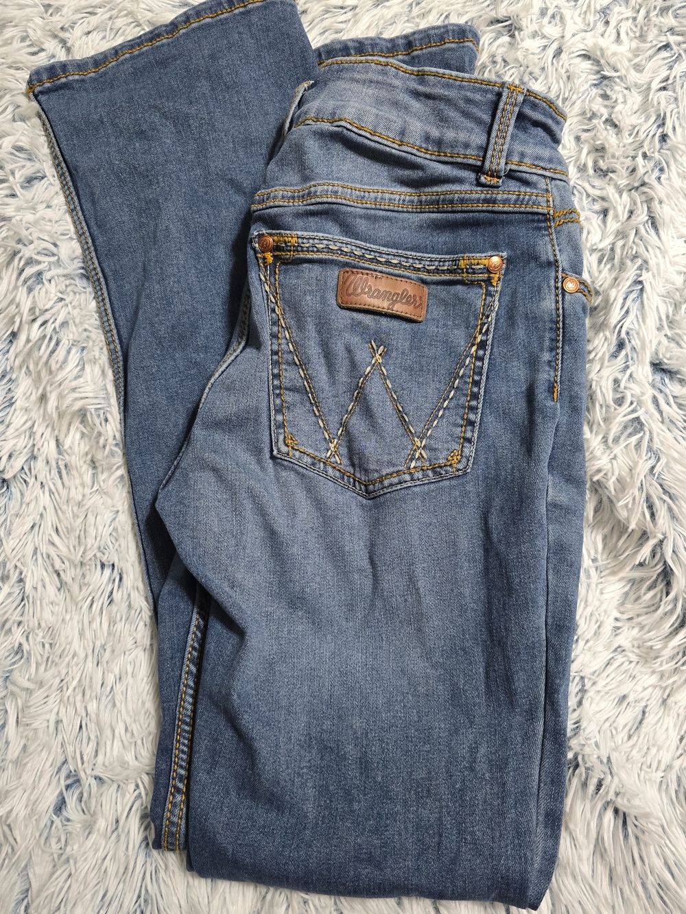 Wrangler Women's Medium Blue Straight Leg Jeans with Contrast Stitching